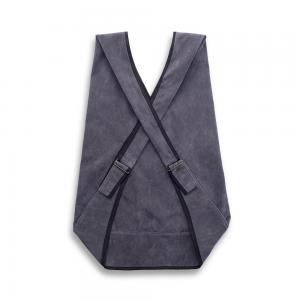 Gri Omuz ve Sırt Çantası